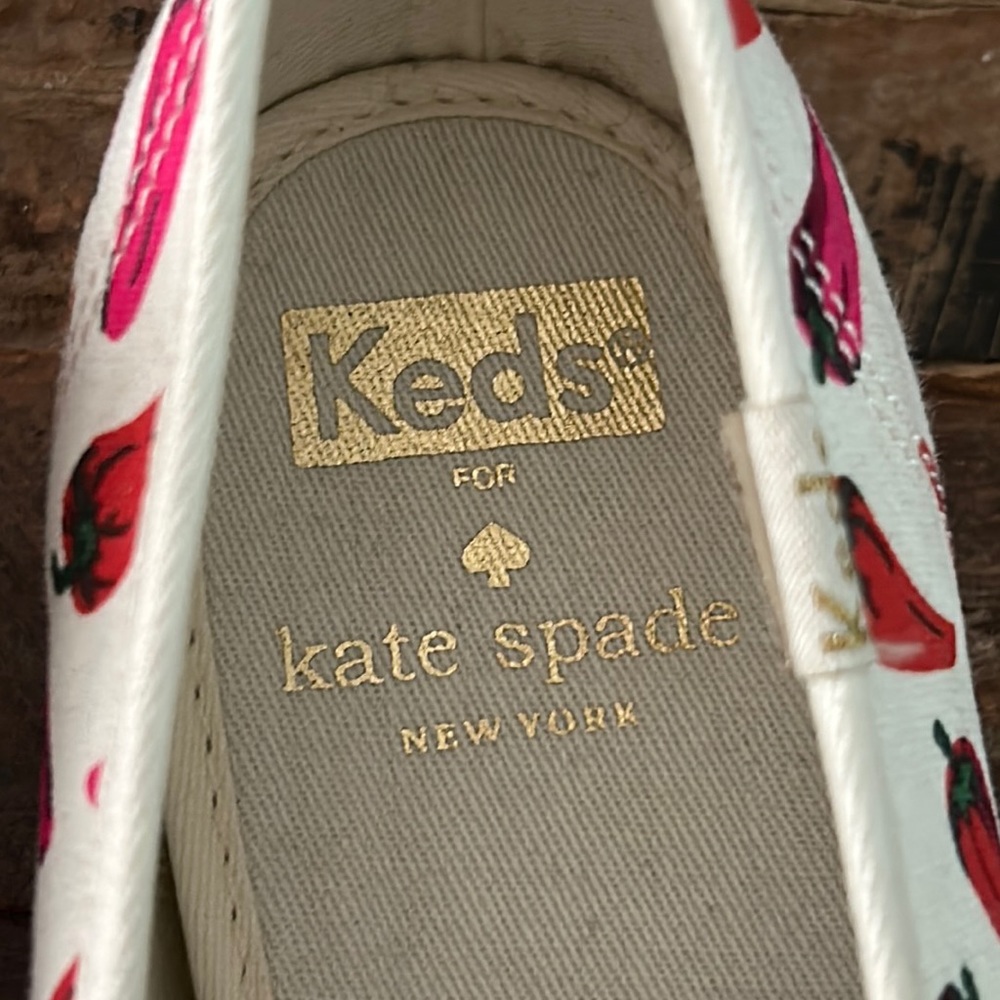 Kate Spade/Keds Red Chile Pepper canvas sneakers with pom pom laces size 7 NWOT - Picture 2 of 14